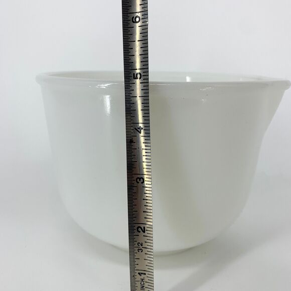 Vintage Glasbake 20 CJ for Sunbeam Milk Glass Mixing Bowl with Pour Spout - Picture 6 of 9